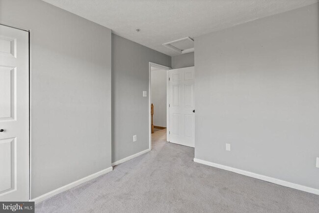 Building Photo - 5030 Finsbury Rd