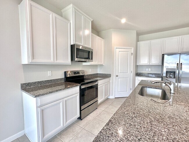 Building Photo - This amazing 4 bedroom, 2 bathroom single ...