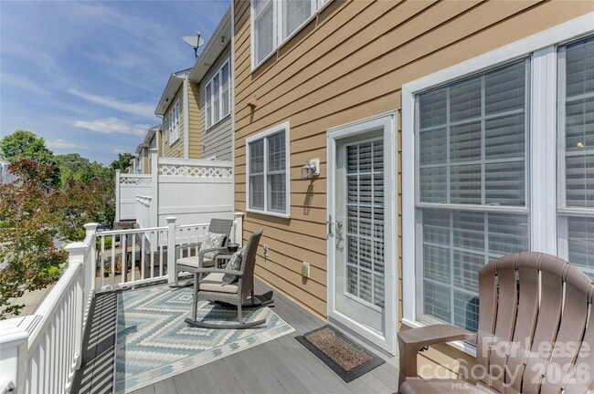 Building Photo - 905 Lyndley Dr