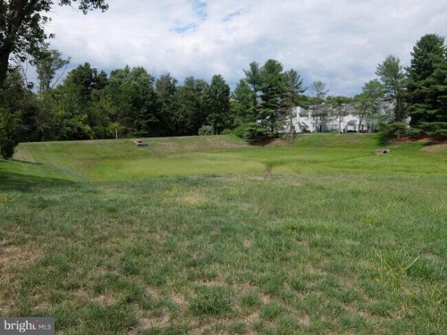 Building Photo - 202 Salem Ct