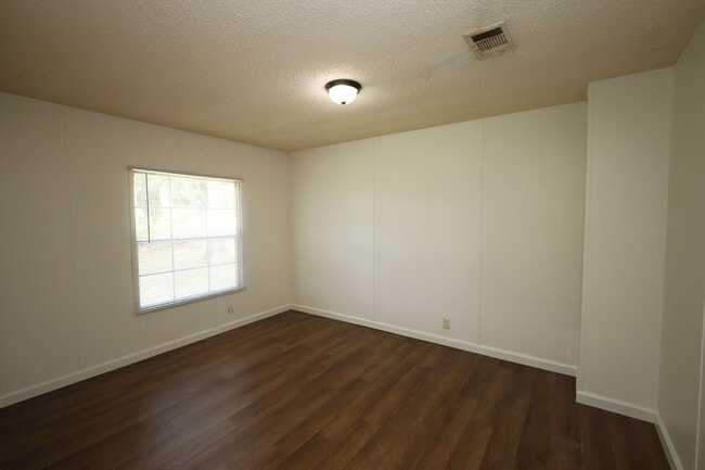 Building Photo - 4180 Beaver Run Rd