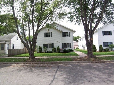 Building Photo - 916 6th St S