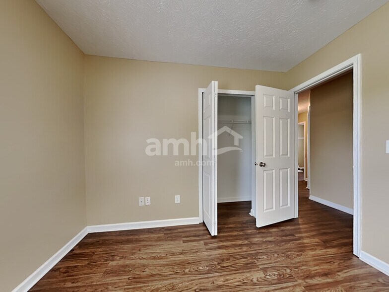 Building Photo - 1164 Turfway Ct