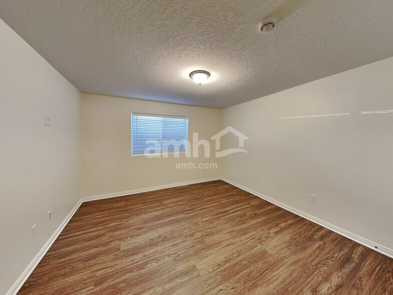 Building Photo - 2552 W 1500 N