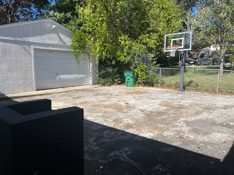 Building Photo - 2821 Galesburg Dr
