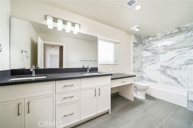 Building Photo - 798 N Amelia Ave