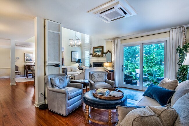 Building Photo - Immaculate Snee Farm Townhome for Rent!