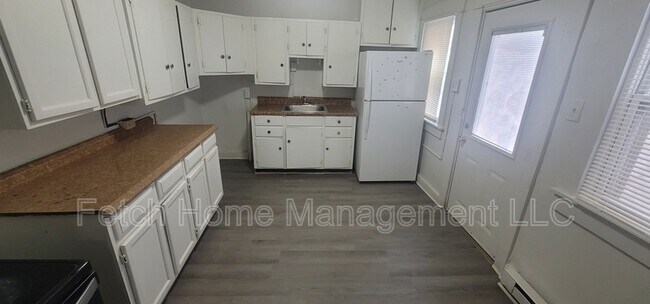 Building Photo - 438 E Strawberry St