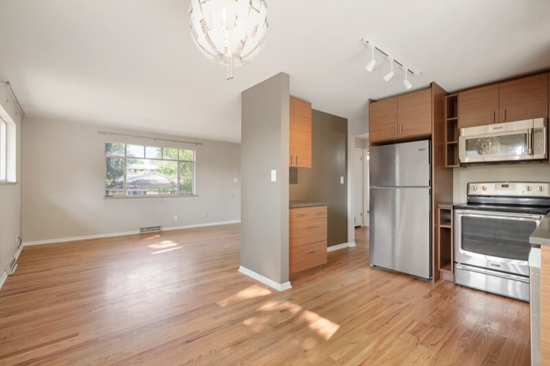 Building Photo - 1390 W Berry Dr