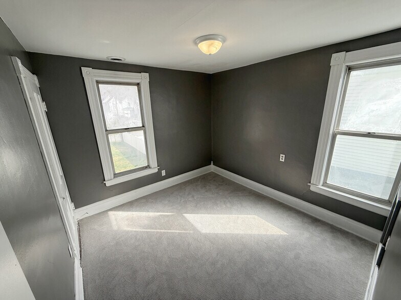 Building Photo - 49 Lynwood Ave