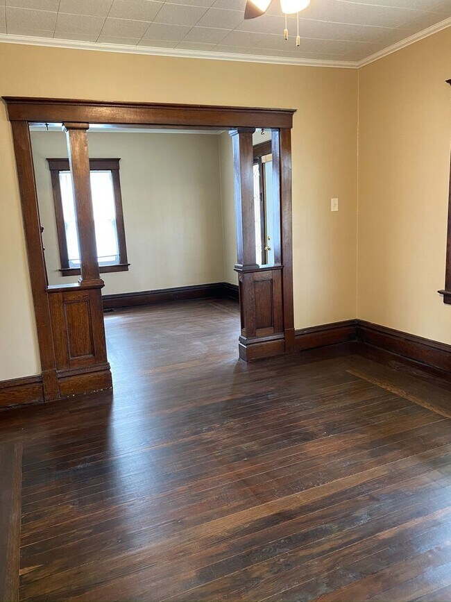 Building Photo - 326 E Liberty St