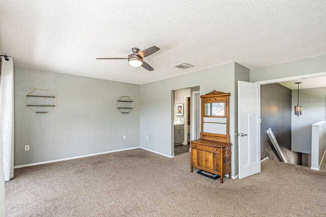 Building Photo - 123 Colony S Dr