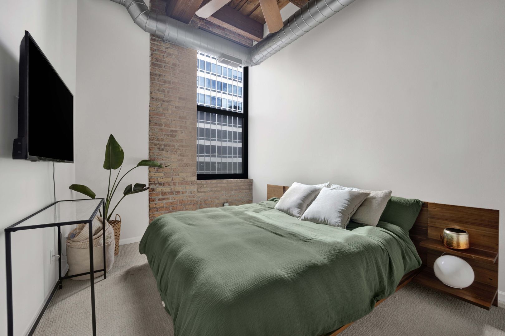 Building Photo - 525 W Superior St