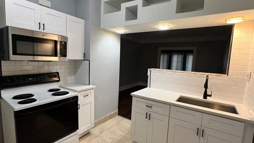 Building Photo - 3337 Sturtevant St