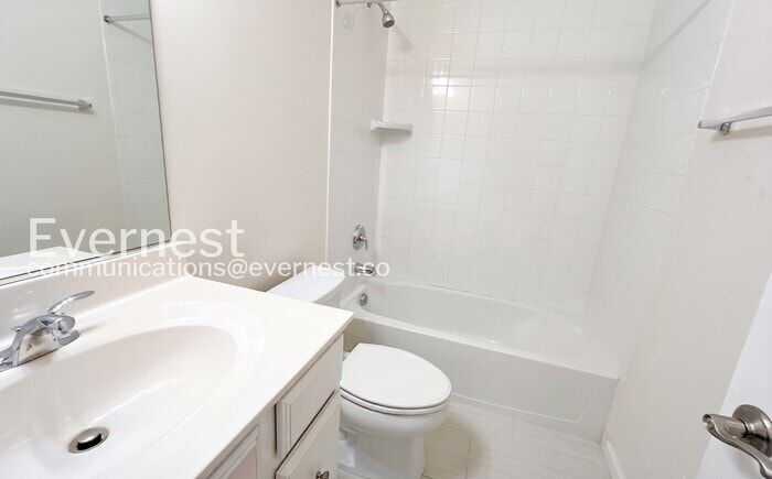 Building Photo - 1809 Noyack Ln