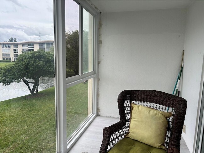 Building Photo - 1902 Bermuda Cir