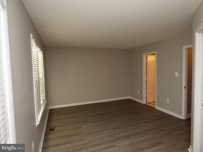 Building Photo - 18024 Singing Pine Cir