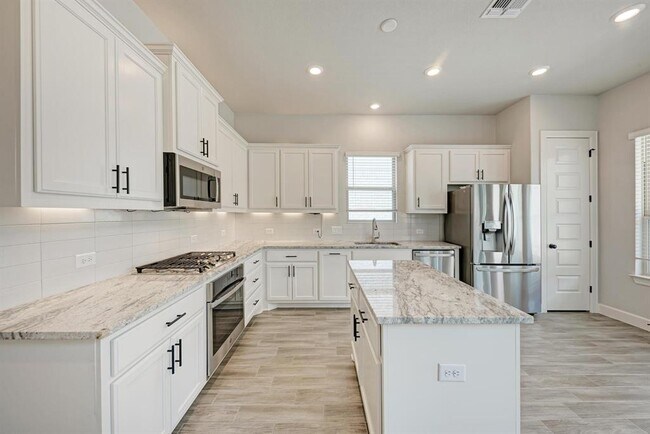 Building Photo - 12811 Stanford Dr