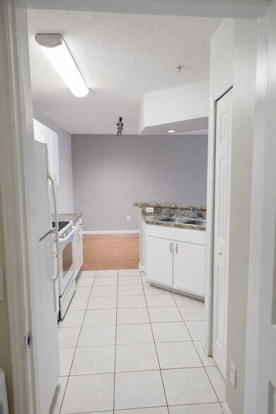 Building Photo - 12500 Crest Springs Ln