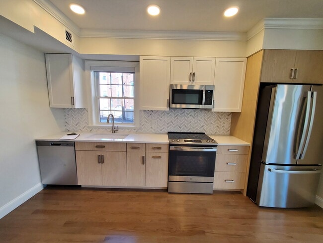 Building Photo - 39 Herrick Rd