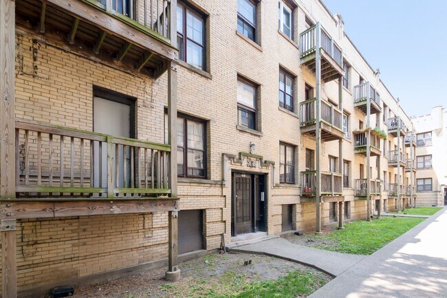 Interior Photo - 4230-38 Michigan