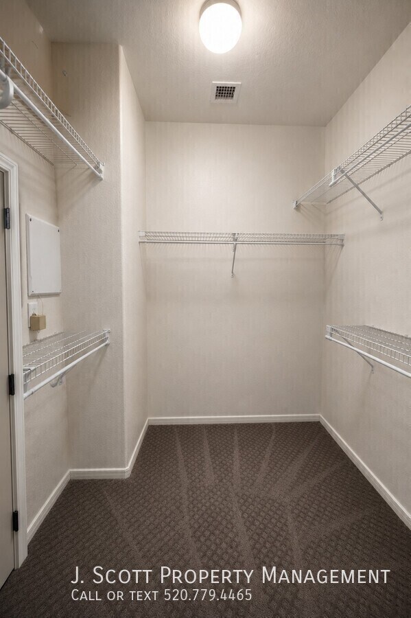 Building Photo - 4172 E Santa Fe Ln