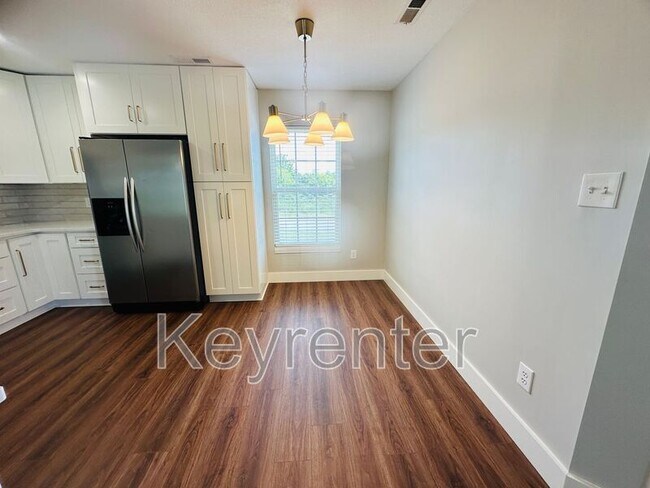 Building Photo - 5330 Blue Star Dr