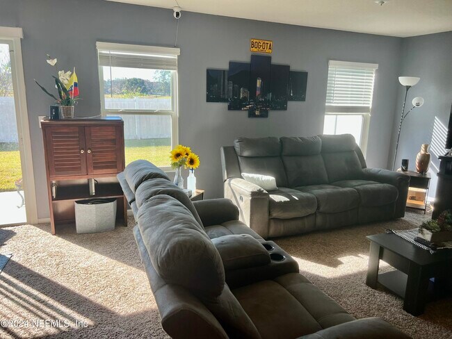 Building Photo - 2518 Beachview Dr