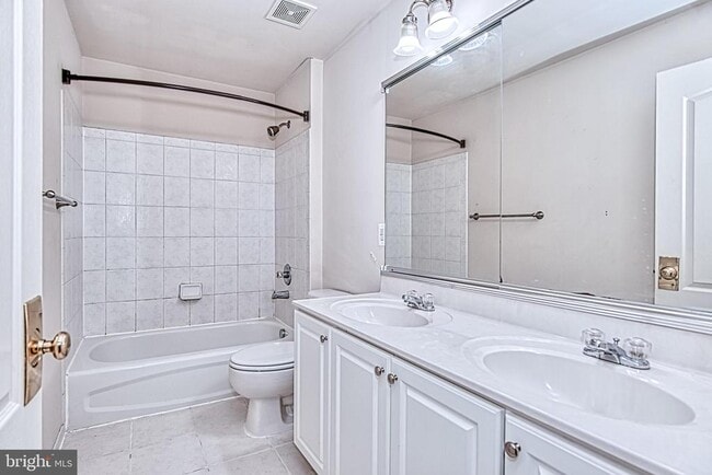 Building Photo - 5004 Warwick Hills Ct