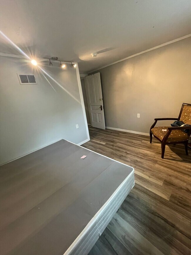 Building Photo - 952 Greenwood Ave