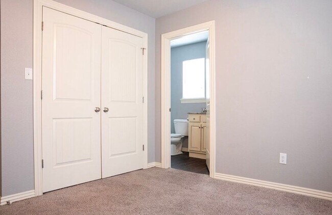 Building Photo - FREE 55" TV or 28" BLACKSTONE WITH SIGNED LEASE!! 4B/4.5B
