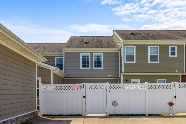Building Photo - 409 Oldbury Ln