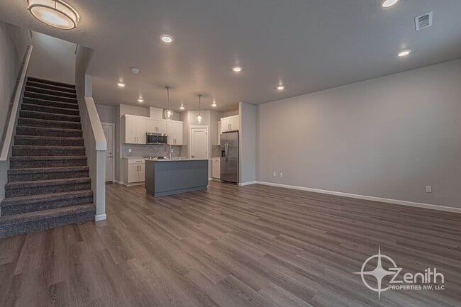 Building Photo - 16304 NE 21st St