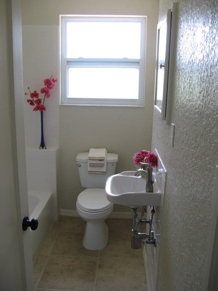 Building Photo - 423 Wildwood Way