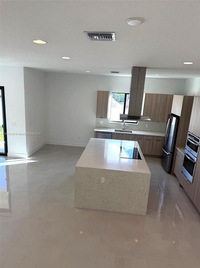 Building Photo - 1438 SW 23rd St