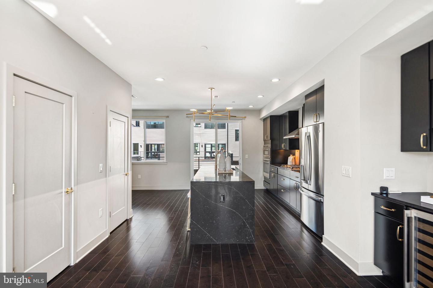 Building Photo - 670 N 13th St