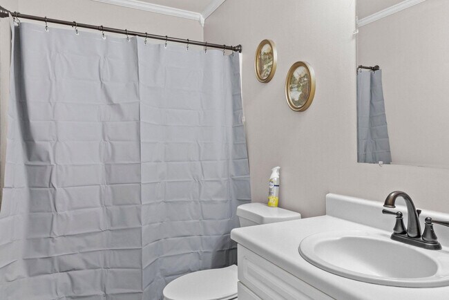 Building Photo - 66 Woodmont Ln