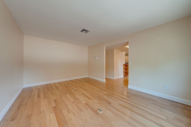 Building Photo - Charming 3 Bedroom Single-Story with Firep...