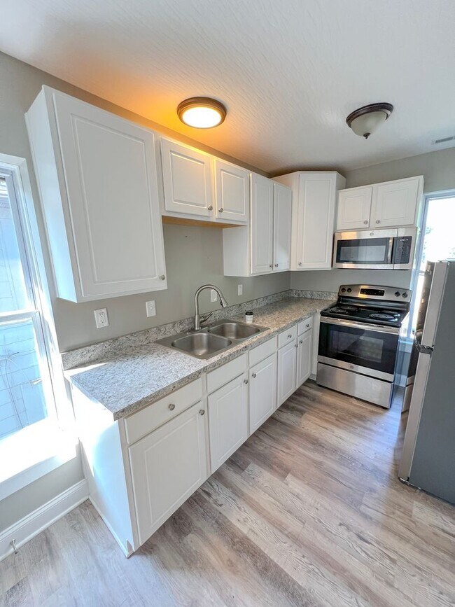 Building Photo - Modernized 2nd Floor Apartment in Franklinton – Your Urban Oasis Awaits!