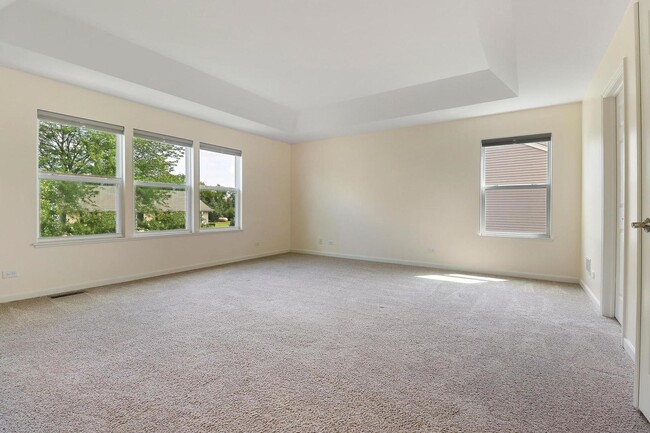 Building Photo - 643 Seneca St