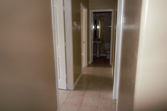 Building Photo - 312 Begona Ct