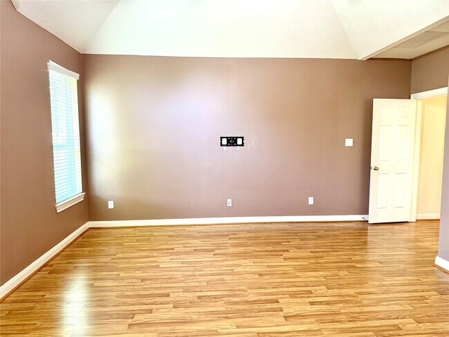 Building Photo - 6839 Emerson Ln