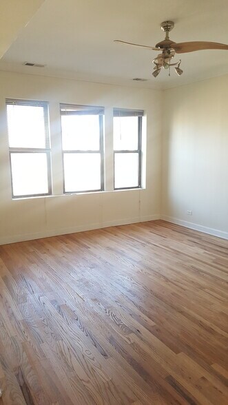 Building Photo - 2243 W Rosemont Ave