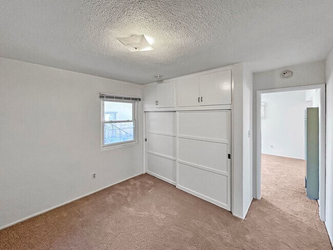 Building Photo - 1B 1BA Condo in University Heights w/ Rese...