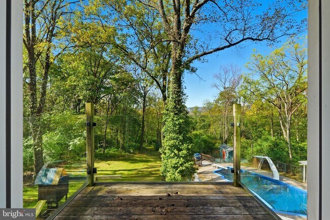 Building Photo - 5642 Jefferson Blvd