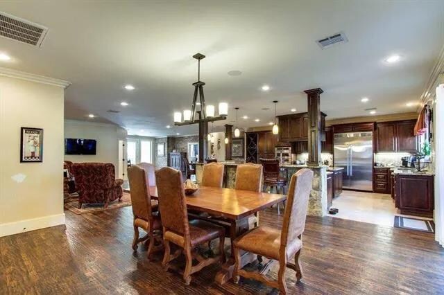 Building Photo - 1300 Broadmoor Ln