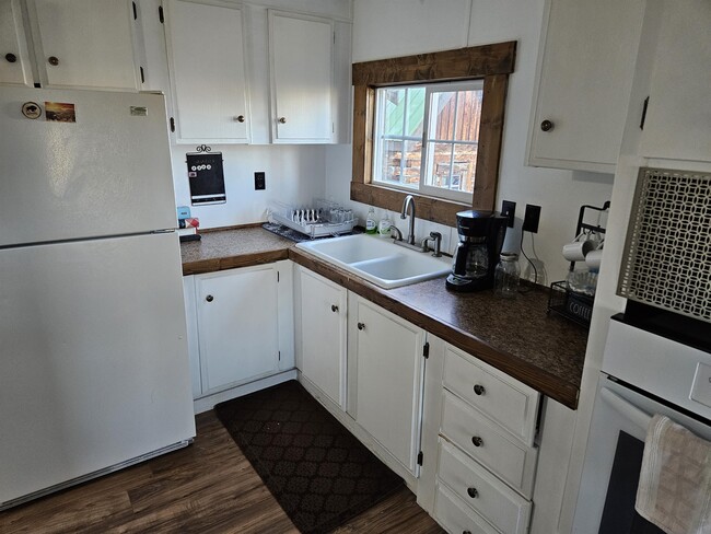 Building Photo - 2006 WY-352