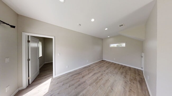 Building Photo - 4BD/2BA on Montezuma  (Lease out, pending ...