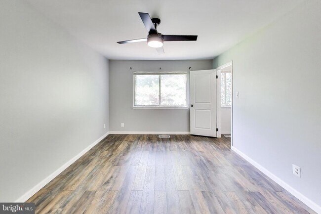 Building Photo - 13117 Wonderland Way