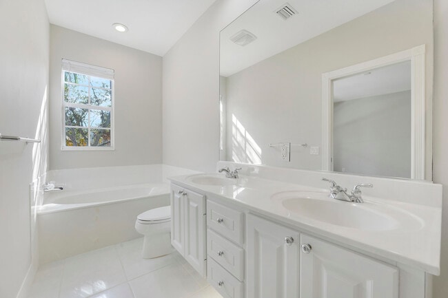 Building Photo - 1685 Jeaga Dr